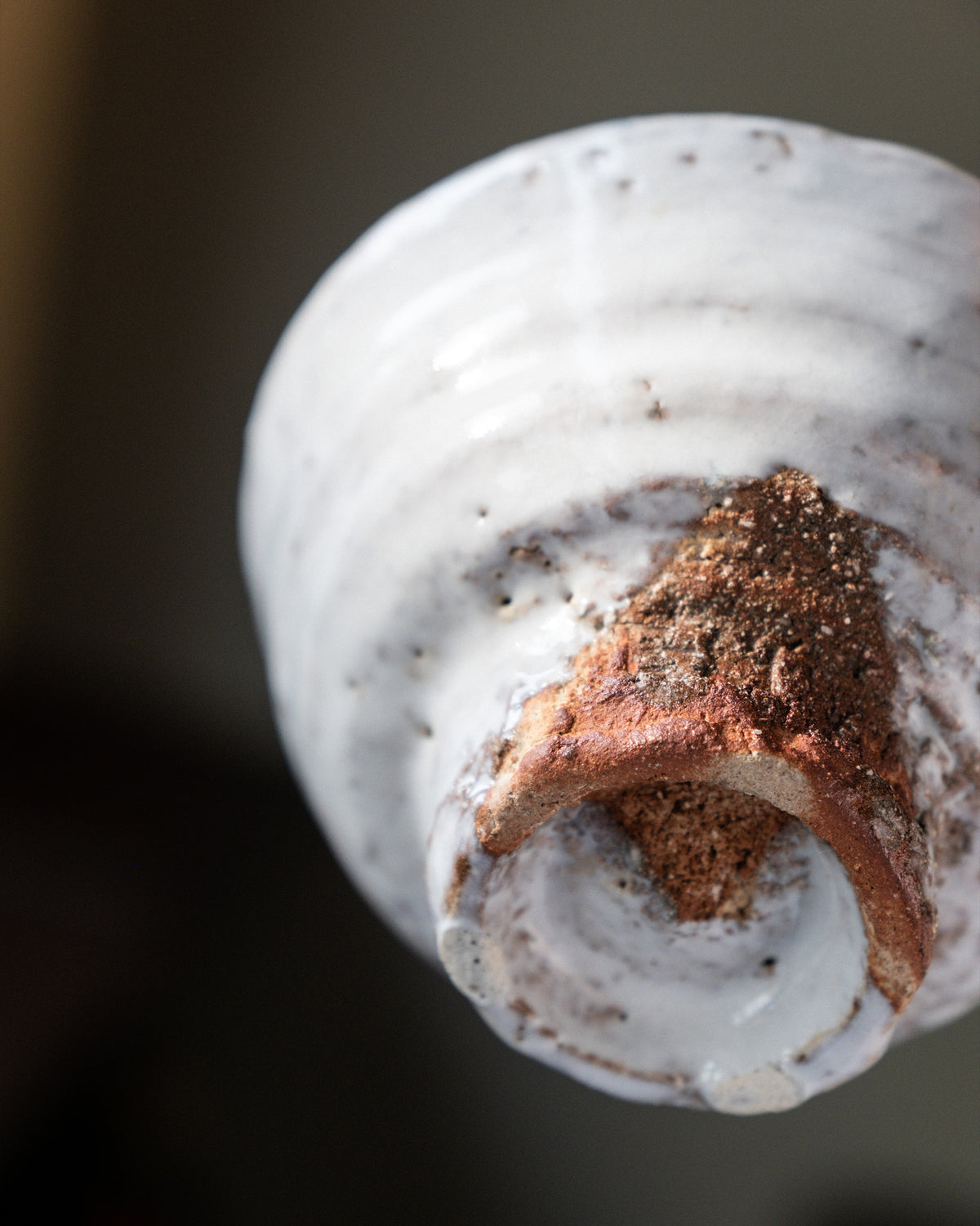 Hagi chawan by Kanzan Shinjo, foot detail