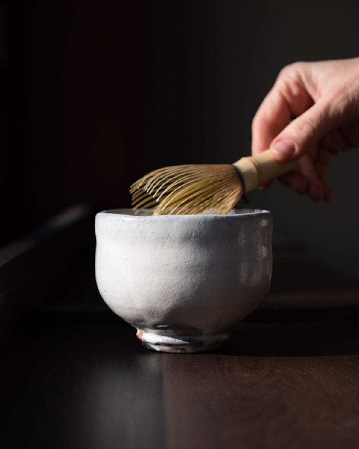 Whisking matcha in Hagi chawan by Yuka Matsuo
