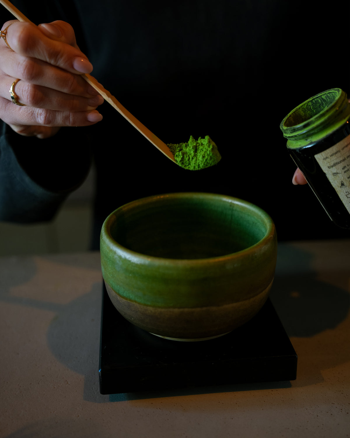 Preparing Renshū matcha, traditional method